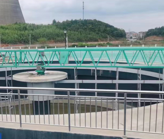 生化池空氣管廊蓋板鋪設(shè)